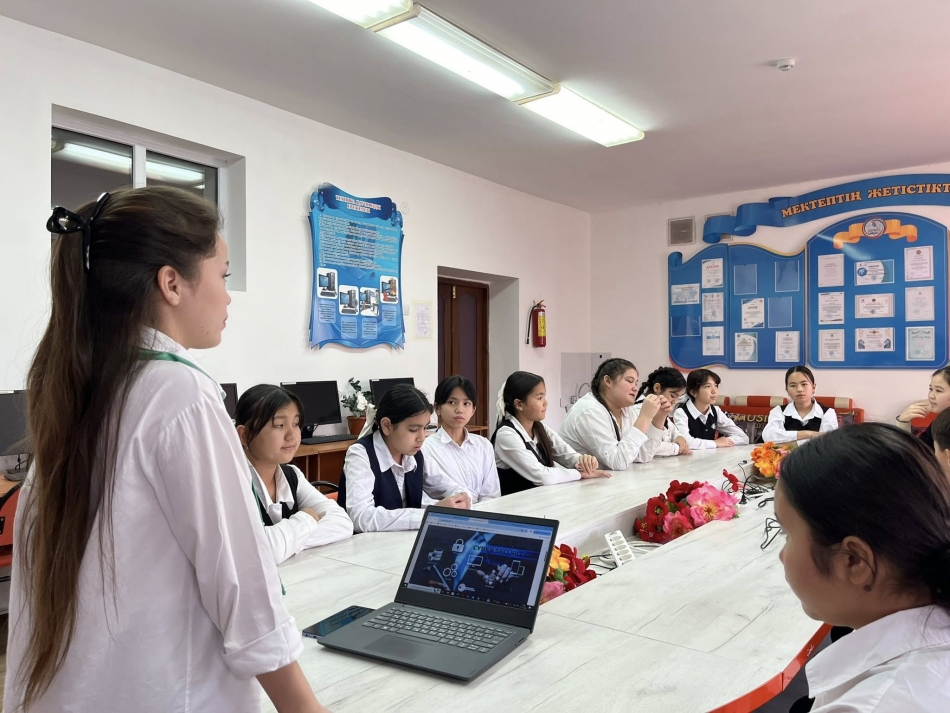 «Кибербуллинг: балалар әлеуметтік желіде қауіпсіз бе?»